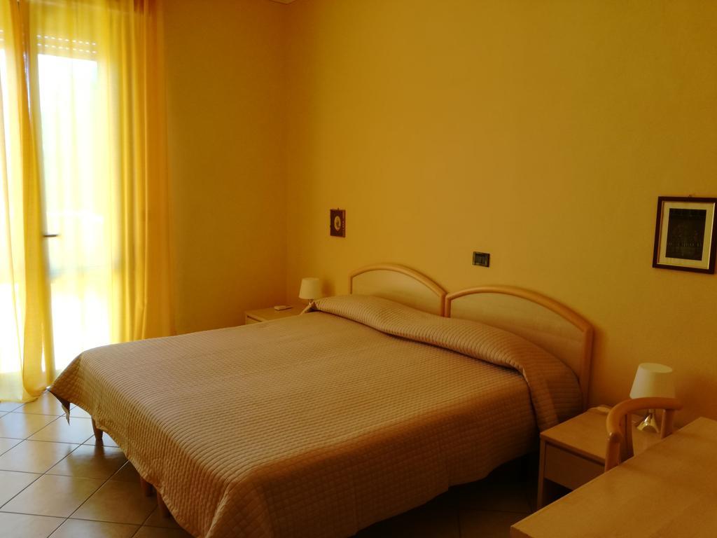 Bellerive Ristorante Albergo Manerba del Garda Kültér fotó